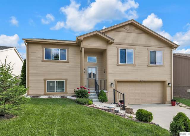 Property at 16421 Redman Ave, Omaha, NE 68116, 3 beds, 2.5 baths