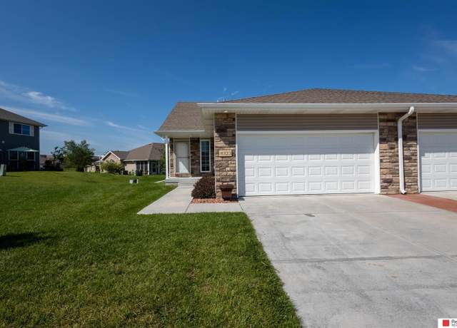 Property at 8323 Sutherland St, Lincoln, NE 68526, 3 beds, 3 baths