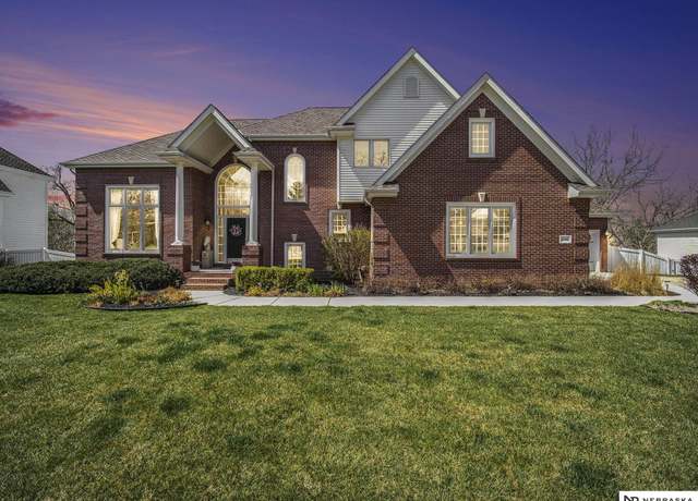 Property at 6635 Blue Ridge Ln, Lincoln, NE 68516, 5 beds, 7 baths