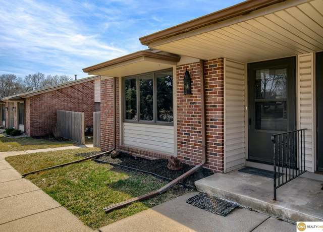 Property at 916 Carriage Way Way, Lincoln, NE 68510, 2 beds, 1.5 baths