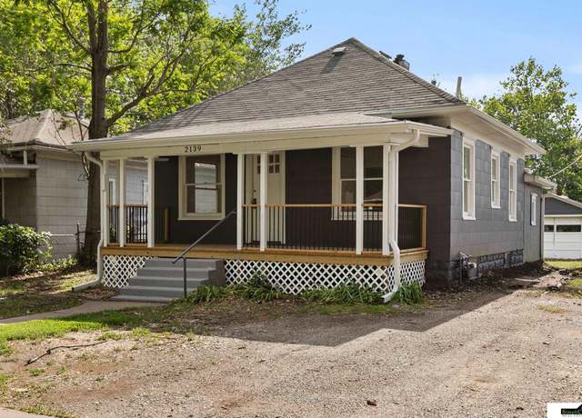 Property at 2139 S 8th St, Lincoln, NE 68502, 2 beds, 1 bath
