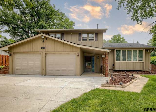 Property at 5617 S 93rd St, Omaha, NE 68127, 4 beds, 2.5 baths
