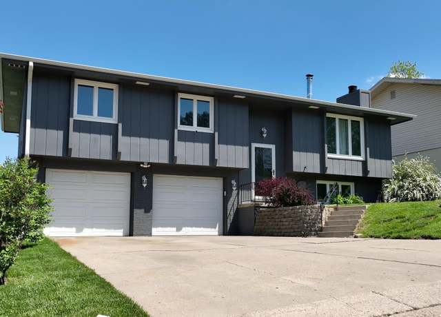 Property at 10912 V St, Omaha, NE 68137, 3 beds, 2.5 baths