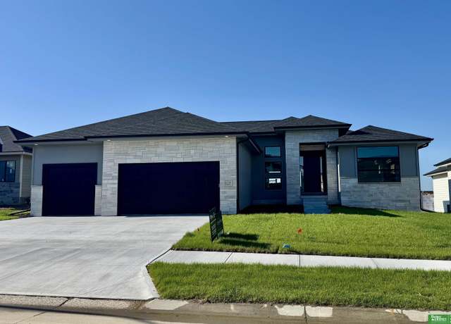 Property at 21119 Arlington St, Elkhorn, NE 68022, 5 beds, 3 baths
