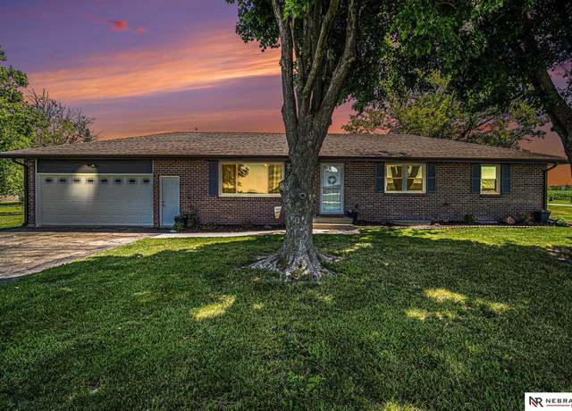 Property at 9700 N 148th St, Waverly, NE 68462, 5 beds, 3.5 baths