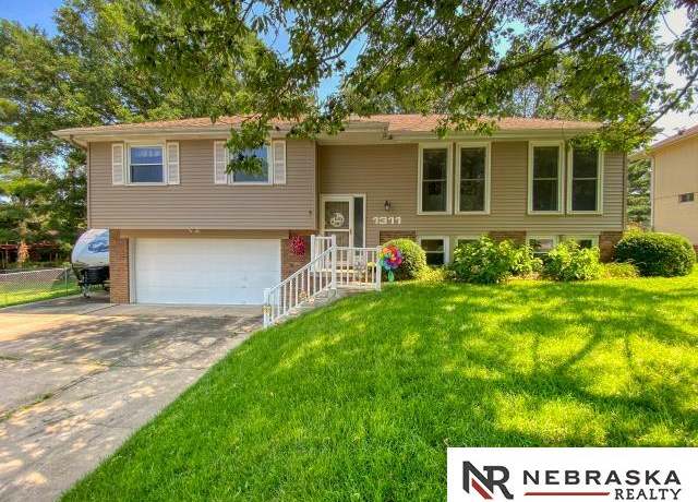 Property at 1311 S 162nd Ave, Omaha, NE 68130, 3 beds, 2.5 baths