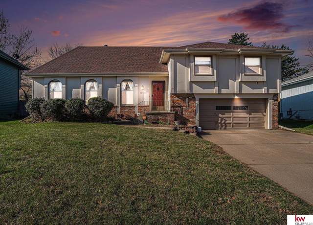 Property at 13573 Montclair Dr, Omaha, NE 68144, 3 beds, 2.5 baths