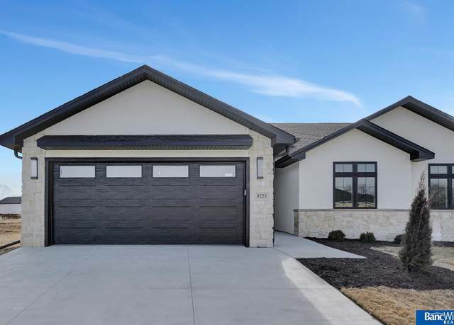 Property at 9225 Marbella Dr, Lincoln, NE 68520, 4 beds, 3 baths