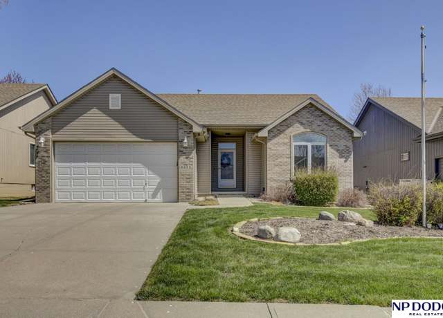 Property at 8803 S 100 St, La Vista, NE 68128, 2 beds, 2.5 baths