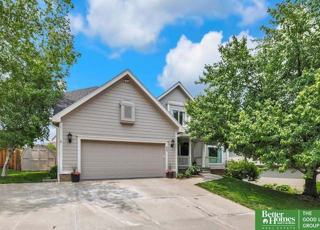 Property at 808 Auburn Ln, Papillion, NE 68046, 4 beds, 3 baths