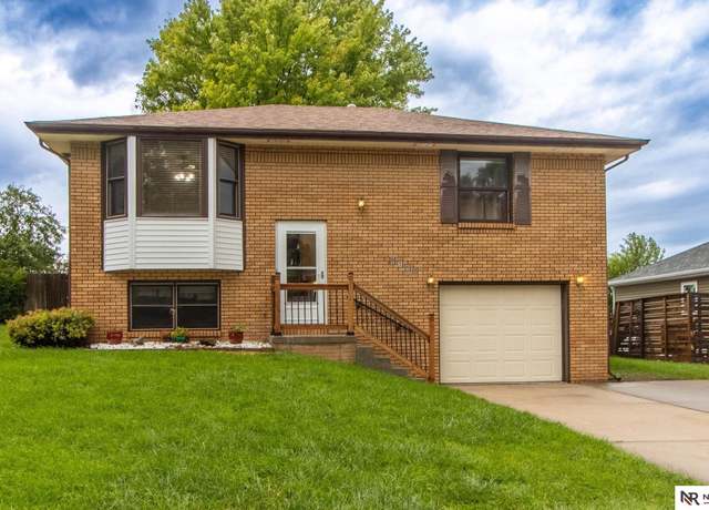 Property at 6155 NW 12th St, Lincoln, NE 68521, 2 beds, 2 baths