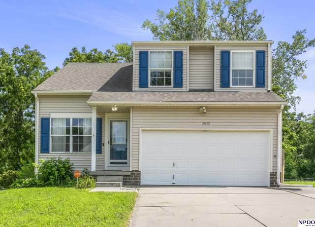 Property at 2939 Lone Tree Rd, Bellevue, NE 68123, 3 beds, 2.5 baths