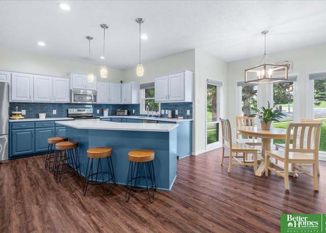 Property at 908 Wicklow Rd, Papillion, NE 68046, 4 beds, 3 baths