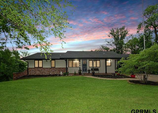 Property at 444 Skyline Dr, Omaha, NE 68022, 4 beds, 3 baths