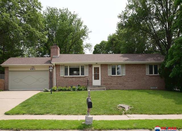 Property at 4901 Woodland Ave, Lincoln, NE 68516, 4 beds, 2.5 baths
