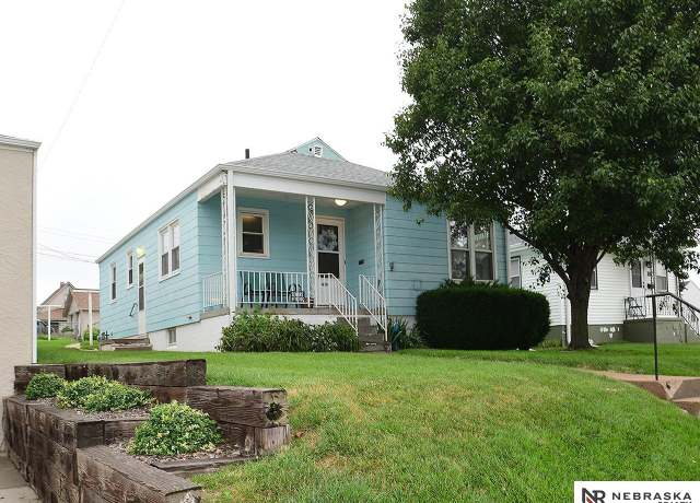 Property at 4106 S 40th Ave, Omaha, NE 68107, 3 beds, 2 baths