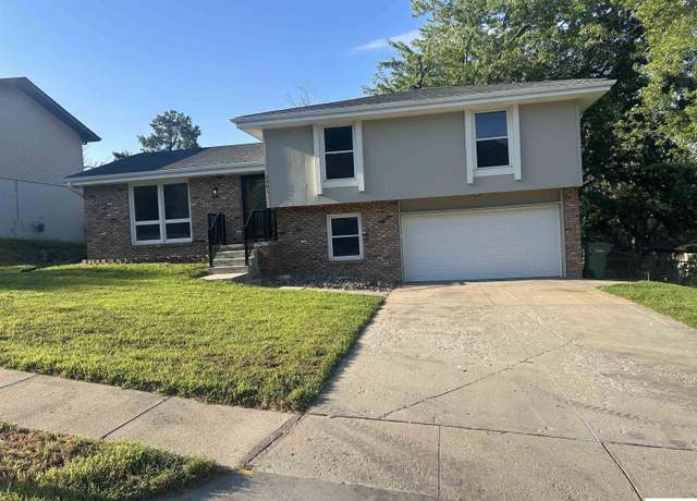 Property at 2901 Greensboro Ave, Bellevue, NE 68005, 3 beds, 2 baths
