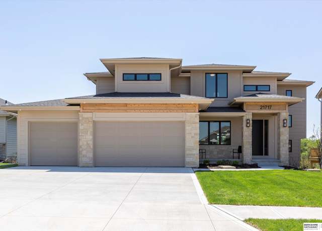 Property at 21717 Parkview Dr, Gretna, NE 68028, 5 beds, 3.5 baths