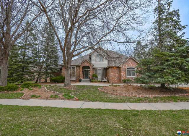 Property at 6506 S 34th St, Lincoln, NE 68516, 5 beds, 3.5 baths