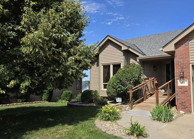 Property at 611 Diamond Ln, Papillion, NE 68133, 4 beds, 3 baths