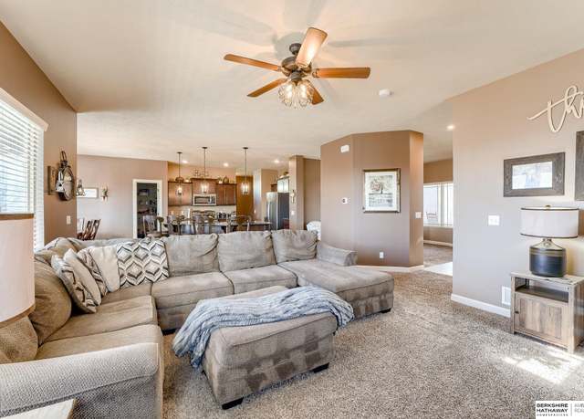 Property at 8902 N 161 Ave, Bennington, NE 68007, 4 beds, 3.5 baths