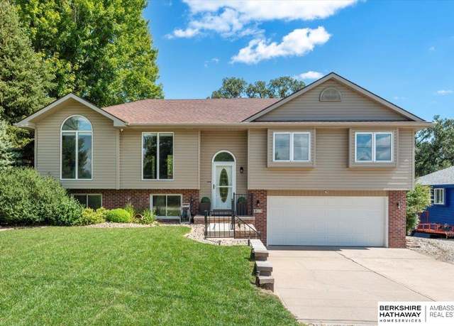 Property at 9813 Gabriella Dr, Plattsmouth, NE 68048, 4 beds, 3 baths