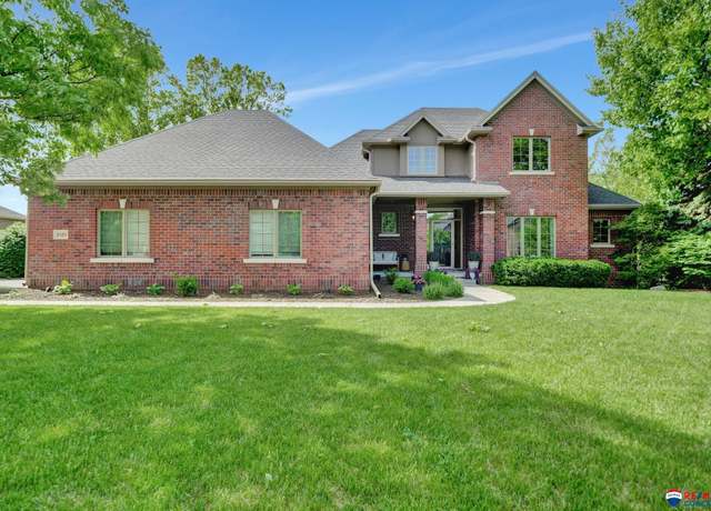 Property at 2525 Southview Cir, Lincoln, NE 68512, 4 beds, 4 baths