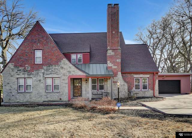 Property at 4621 A St, Lincoln, NE 68510, 6 beds, 3 baths
