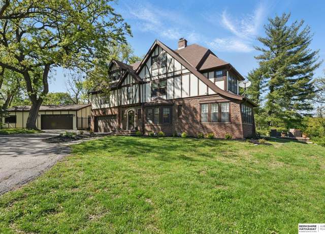 Property at 9680 N 30th St, Omaha, NE 68112, 5 beds, 4 baths