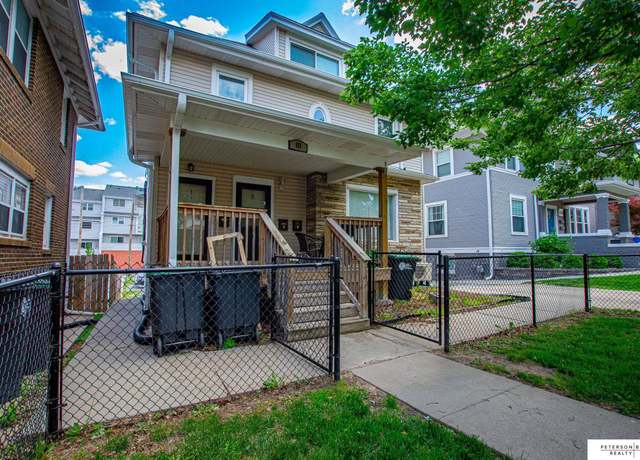Property at 111 S 38th St, Omaha, NE 68131, 4 beds, 3 baths