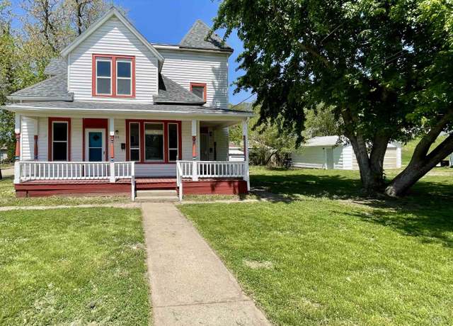 Property at 608 Mill St, Council Bluffs, IA 51503, 3 beds, 2 baths
