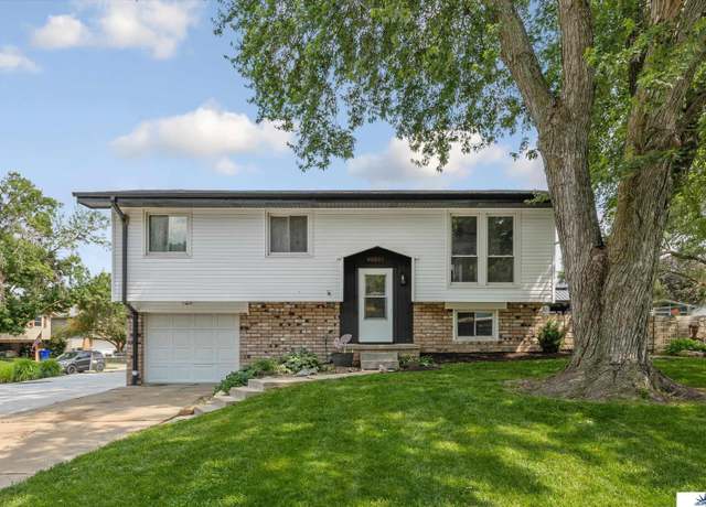 Property at 7713 Chestnut St, La Vista, NE 68128, 3 beds, 1.5 baths