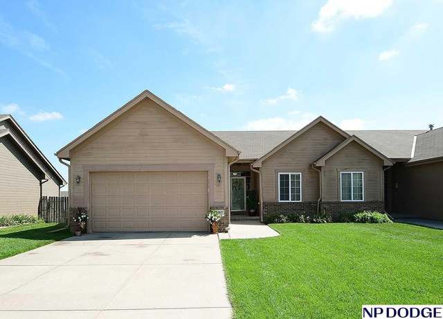 Property at 3463 Piney Creek Dr, Omaha, NE 68022, 3 beds, 3 baths
