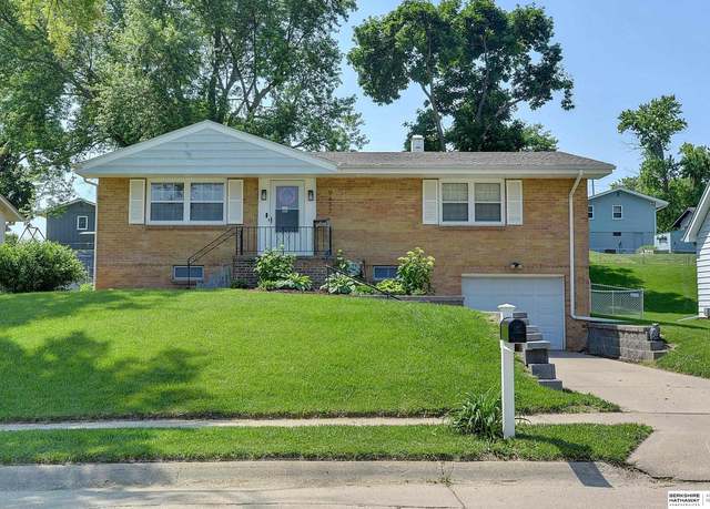 Property at 9477 Binney St, Omaha, NE 68134, 2 beds, 1.5 baths