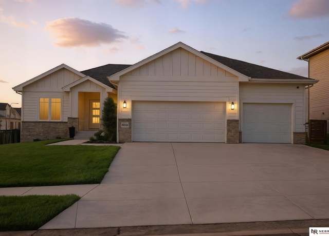 Property at 19005 Devonshire Dr, Gretna, NE 68028, 5 beds, 3 baths