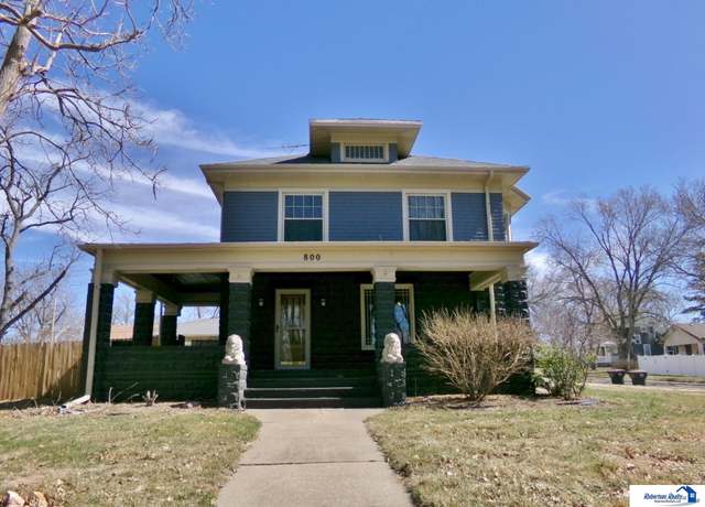 Property at 800 N 12th St, Beatrice, NE 68310, 4 beds, 3 baths