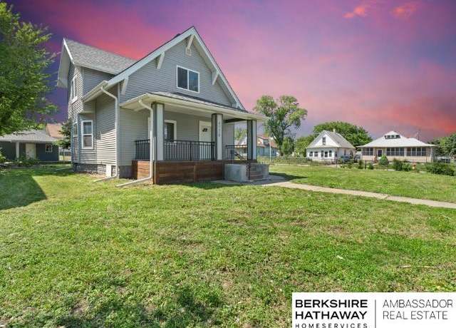 Property at 4720 N 31st Ave, Omaha, NE 68111, 4 beds, 3 baths