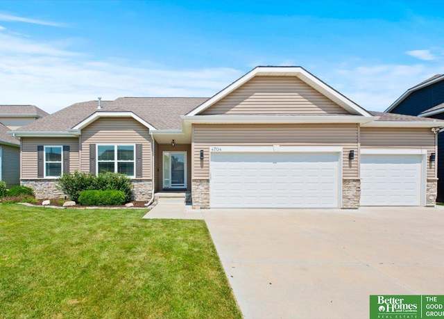 Property at 4704 Brook Cir, Papillion, NE 68133, 5 beds, 4.5 baths