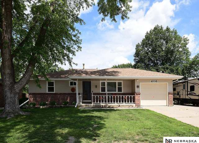 Property at 4008 N 17th St, Lincoln, NE 68521, 3 beds, 1.5 baths