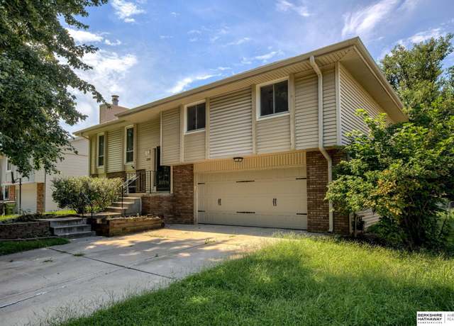 Property at 1218 Patricia Dr, Papillion, NE 68046, 3 beds, 2.5 baths
