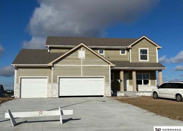 Property at 12256 S 111th St, Papillion, NE 68046, 4 beds, 2.5 baths