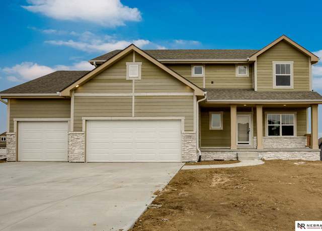 Property at 12256 S 111th St, Papillion, NE 68046, 4 beds, 2.5 baths