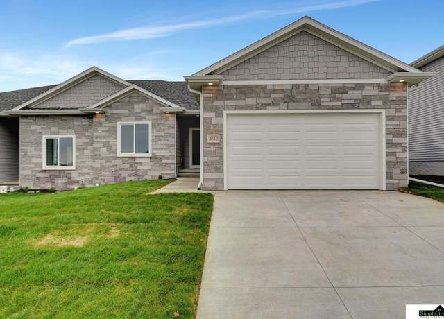 Property at 8610 S 49th St, Lincoln, NE 68516, 4 beds, 3 baths