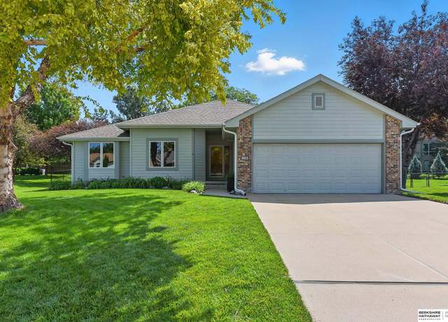 Property at 8013 S 94th St, La Vista, NE 68128, 3 beds, 2.5 baths