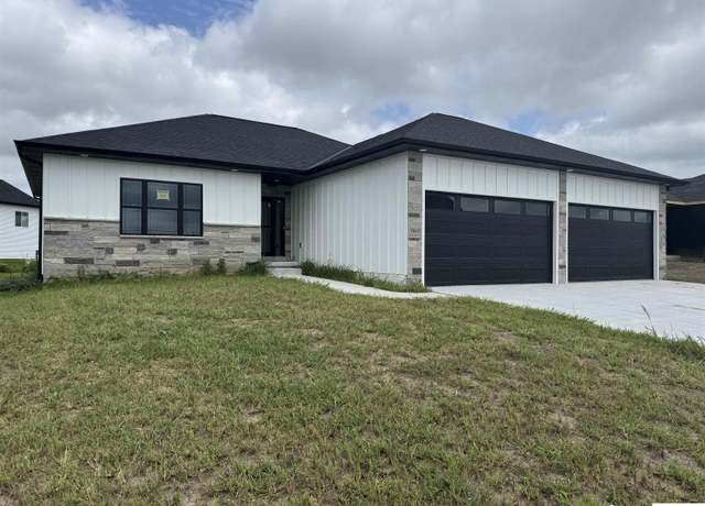 Property at 7810 Augustine Ave, Lincoln, NE 68516, 4 beds, 2 baths