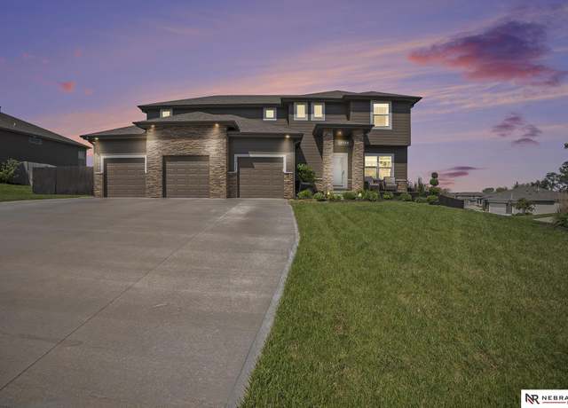 Property at 13704 S 50th St, Papillion, NE 68046, 6 beds, 3.5 baths