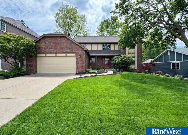 Property at 6431 Shenandoah Dr, Lincoln, NE 68510, 4 beds, 4.5 baths