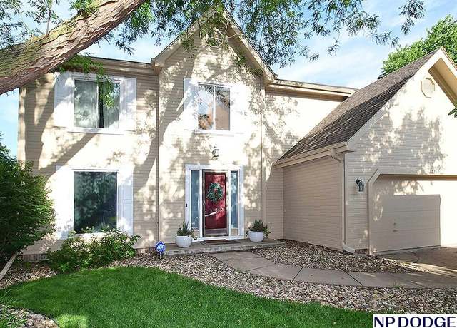 Property at 724 N 155 Ave, Omaha, NE 68154, 4 beds, 2.5 baths