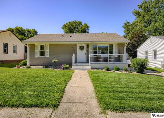 Property at 1007 W 8th St, Wahoo, NE 68066, 4 beds, 2 baths