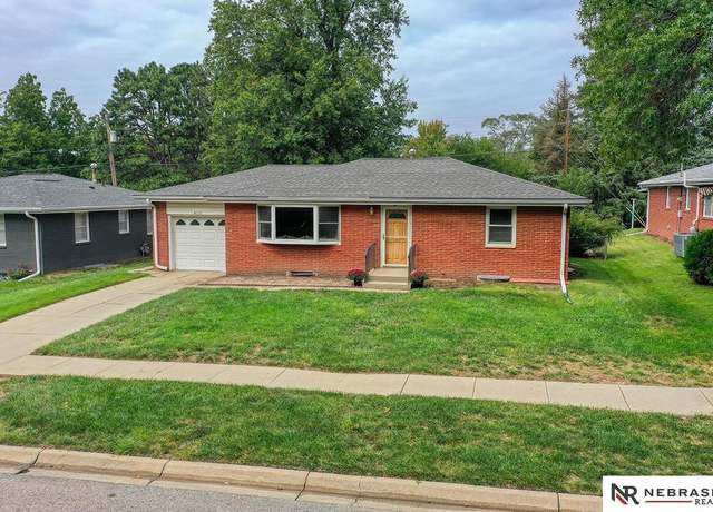 Property at 4330 X St, Lincoln, NE 68503, 2 beds, 1.5 baths